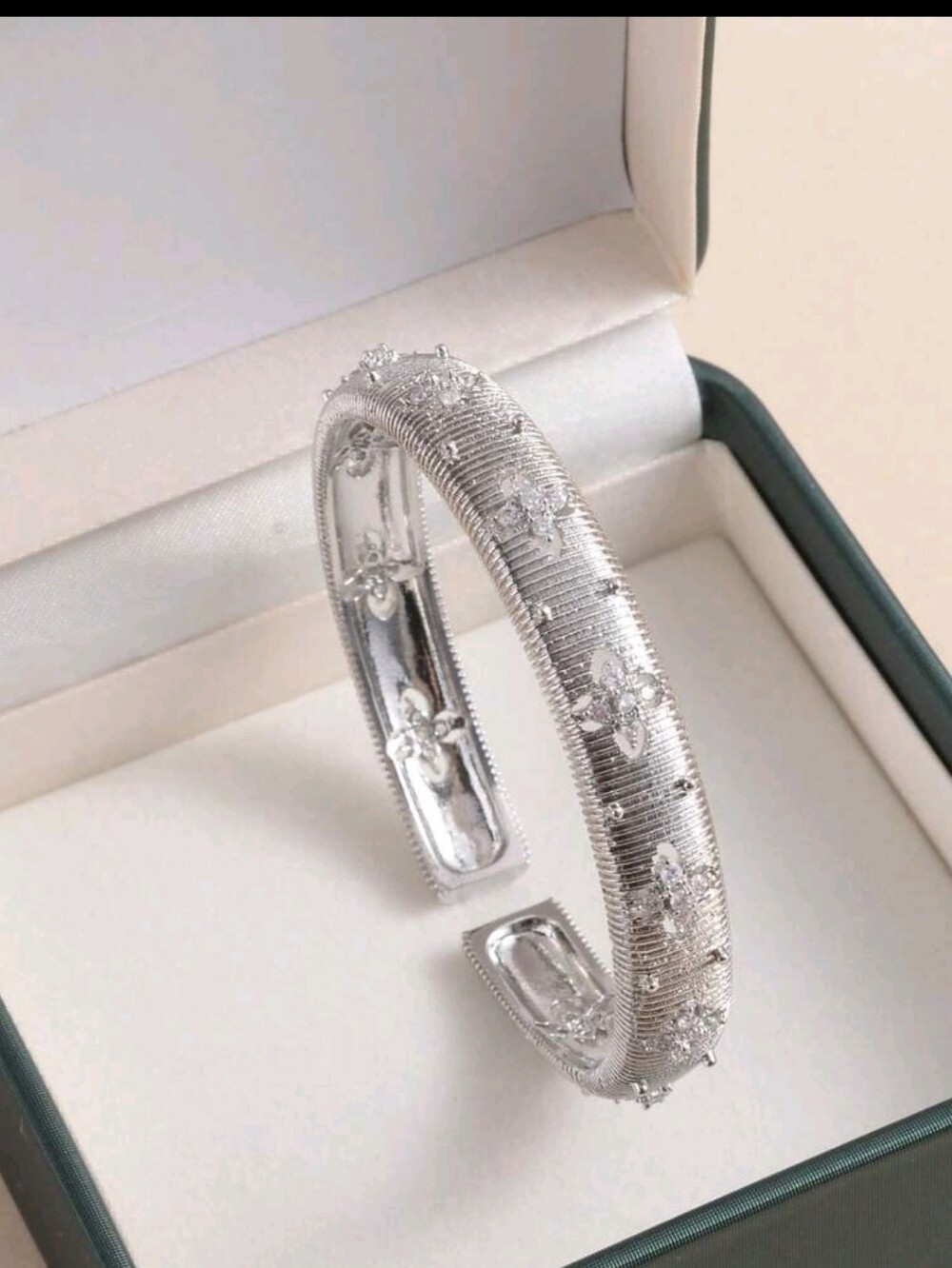 BRAND NEW ** Silver Floral Textured Cuff Bracelet - Women Jewelry